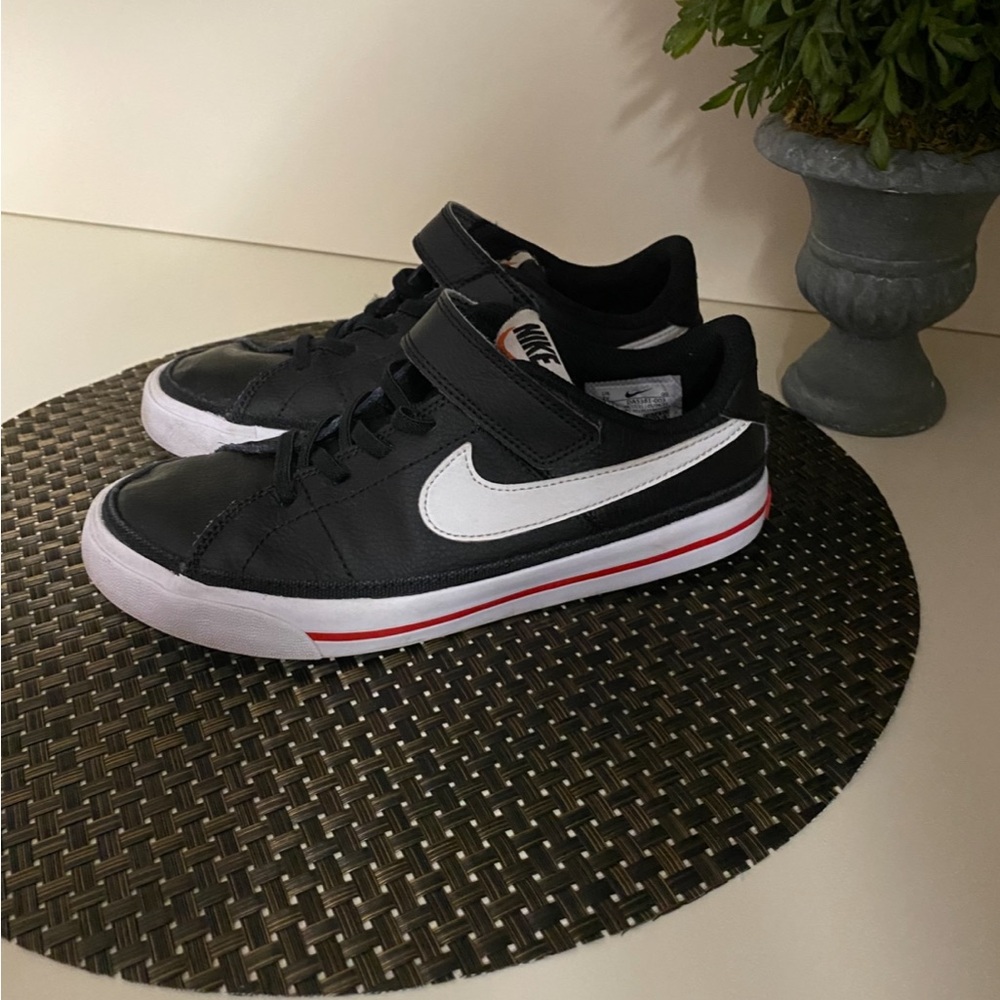 Nike Boys Black and White Sneakers